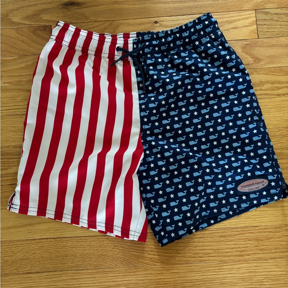 Vineyard vines swim shorts boys size S